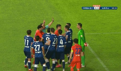 天博体育-时隔一赛季再现球员罚单 球迷：王上源的处罚太轻