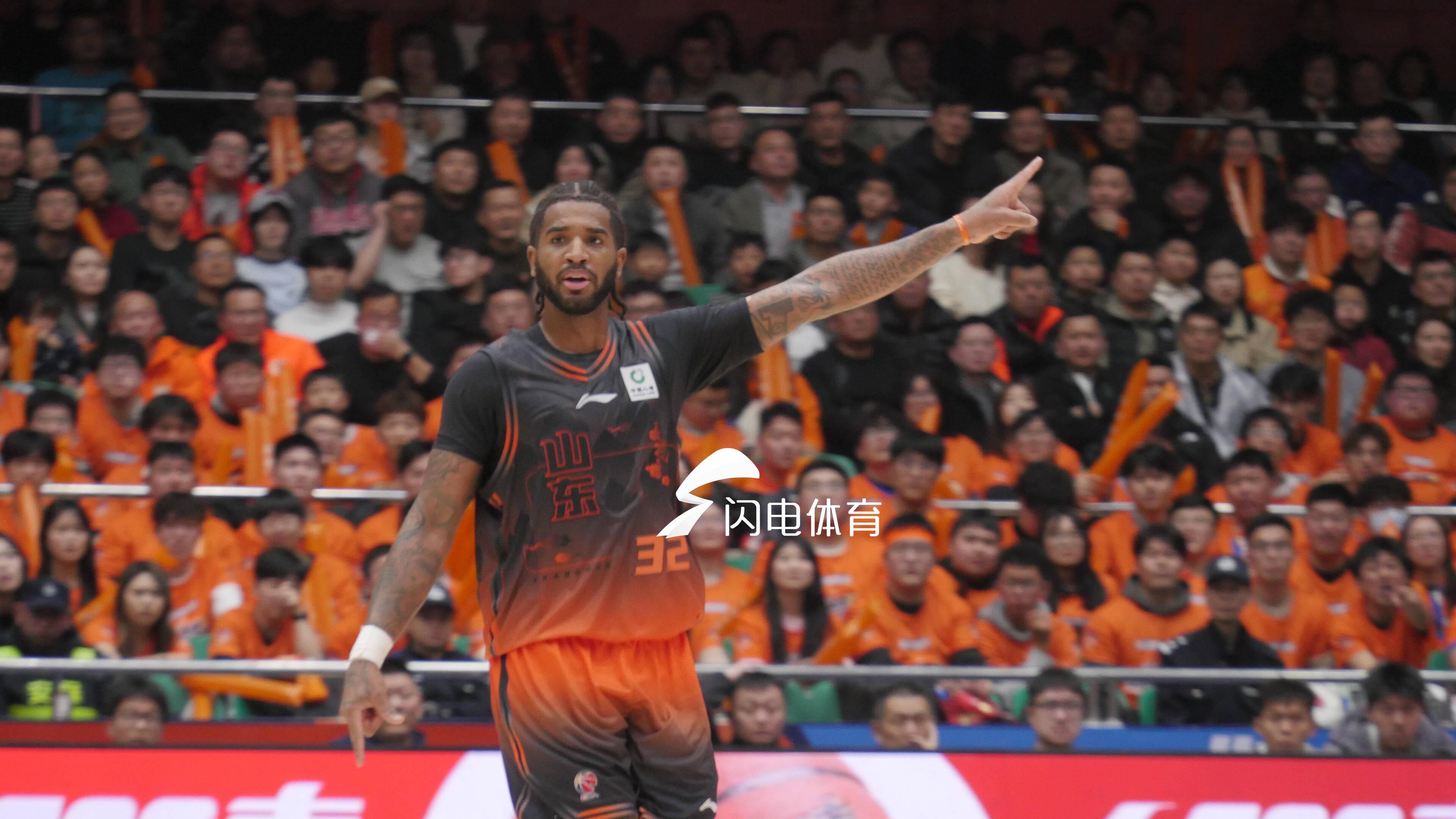 天博体育赛事-齐鲁德比山东男篮取胜：刘维伟坦言失误埋雷，邱彪点赞篮板制胜